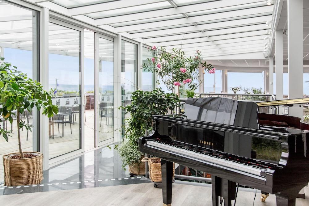 Hotell Och Restaurang Hovs Hallar 巴斯塔德 外观 照片